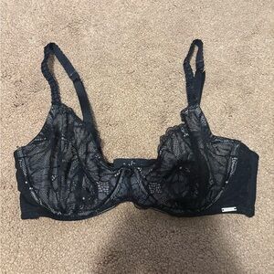 ⭐️La vie en rose black lace unlined bra size 34D